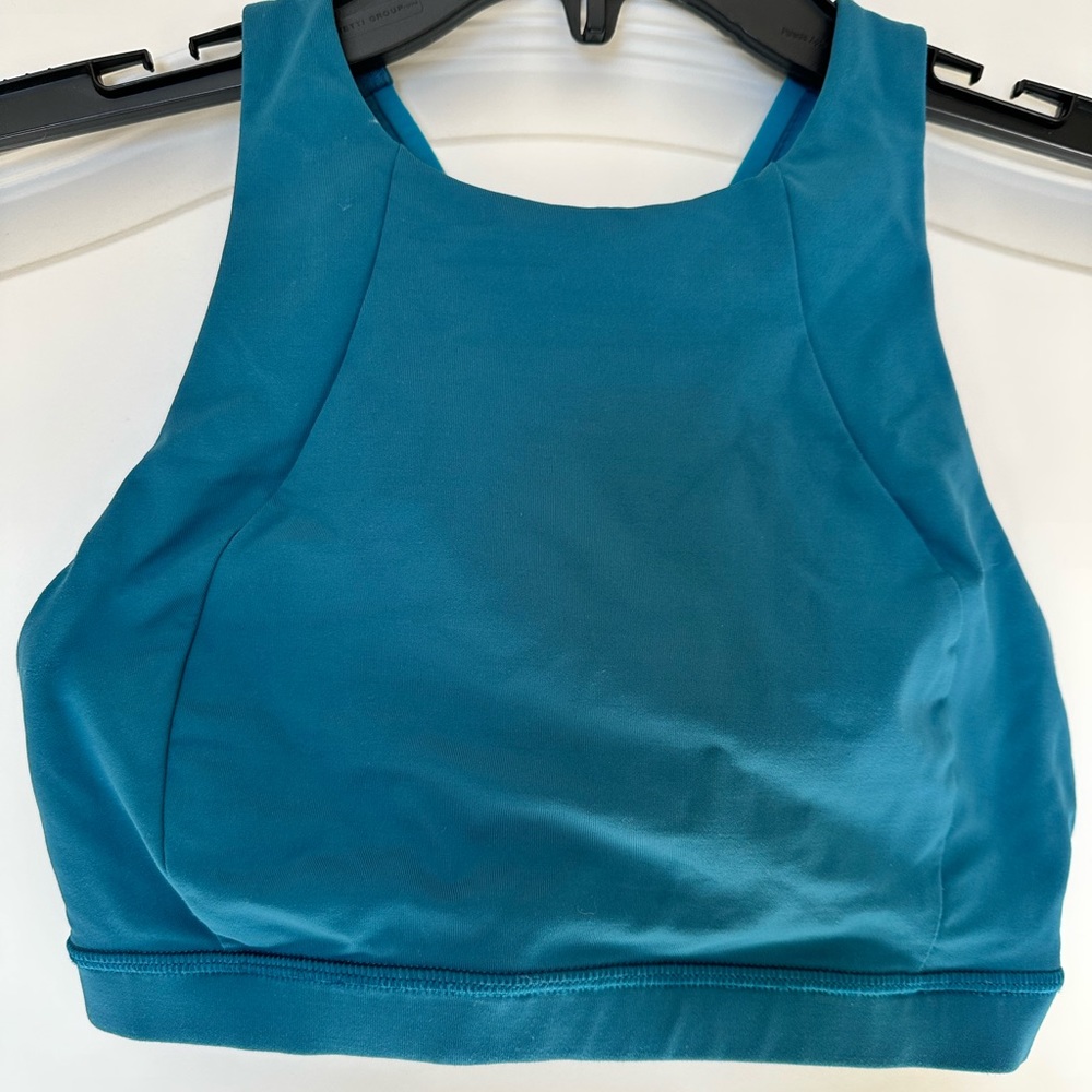 Lululemon high neck energy sports bra size 4